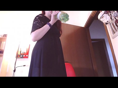 ❤️ Një skllav i nënshtruar që i pëlqejnë brekët e pista dhe të shijshme detyrohet të masturbojë pasi shikon këtë video! Video qij në pornografi sq.sexafinkarasskaz.ru ﹏