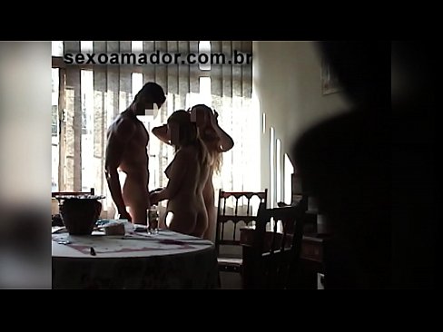 ❤️ Miqtë e seksit ftojnë një burrë gjigant dhe një treshe me të Video qij në pornografi sq.sexafinkarasskaz.ru ﹏