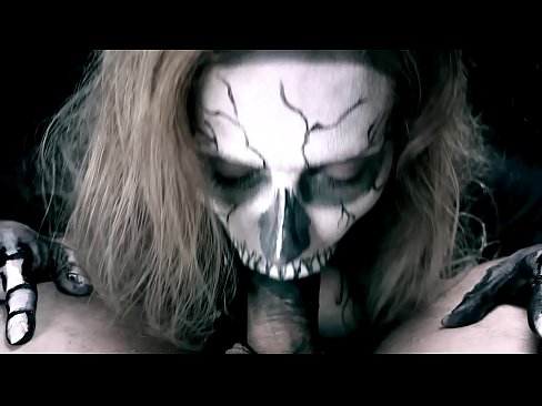 ❤️ Vajzë demonike që thith karin me gojën e saj të zezë dhe gëlltit sperma. Video qij në pornografi sq.sexafinkarasskaz.ru ﹏