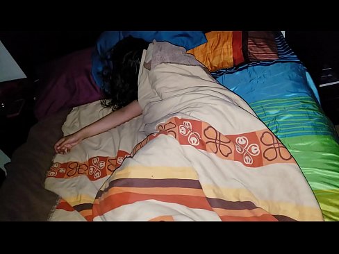 ❤️ Njërku qorton njerkën e tij të re ndërsa ajo fle. Video qij në pornografi sq.sexafinkarasskaz.ru ﹏