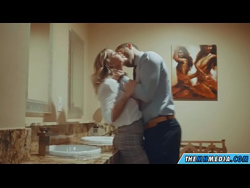 ❤️ Kur një bjonde me bukë ju josh në një banjë publike Video qij në pornografi sq.sexafinkarasskaz.ru ﹏